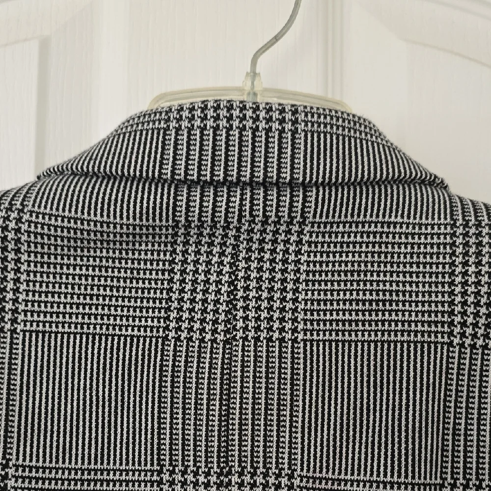 Calvin Klein  Blazer Sz 12 Black & White Checkered Plaid‎ With Lining And Pocket